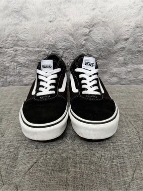 Vans Old Skool Sneakers in Black and White